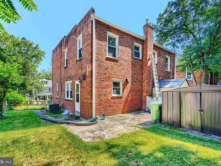 6110 Everall Ave — Photo 5