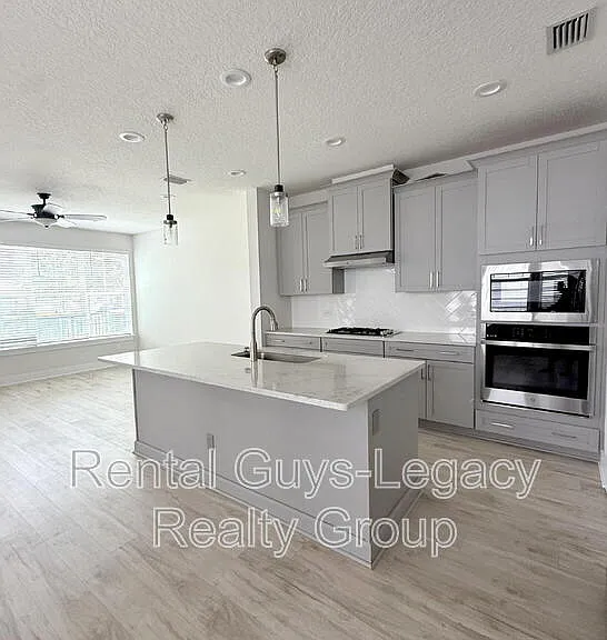 409 Crestview Dr — Photo 5