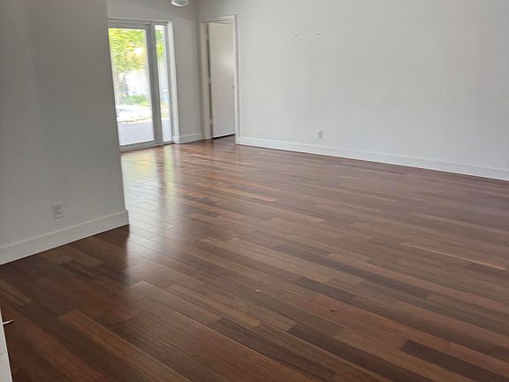 3rd image of 2800 NE 57th Court