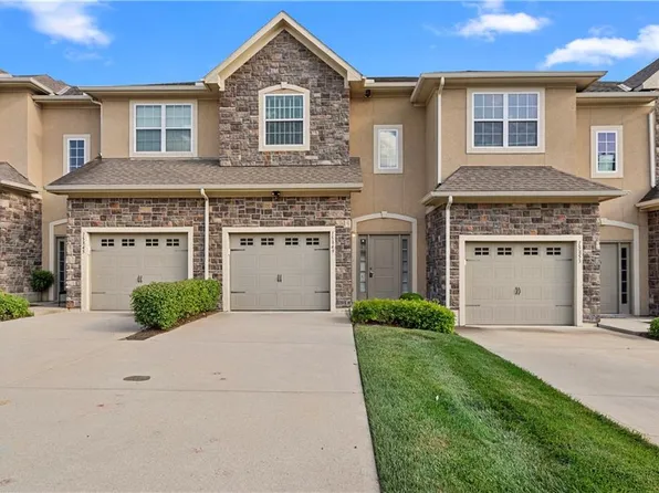 15849 Shawnee Dr, Overland Park, KS 66223