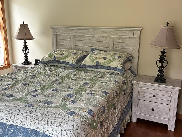 queen bed