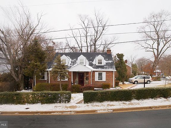 2nd image of 701 N George Mason Dr