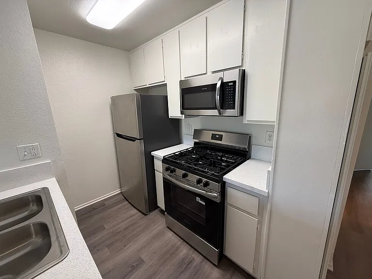 14543 Burbank Blvd — Photo 7
