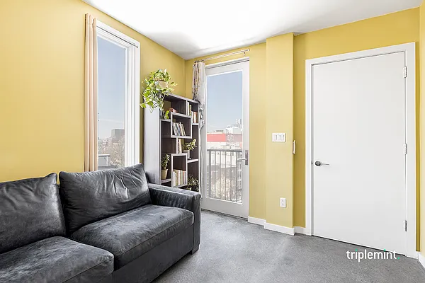 Sold by Triplemint | media 6