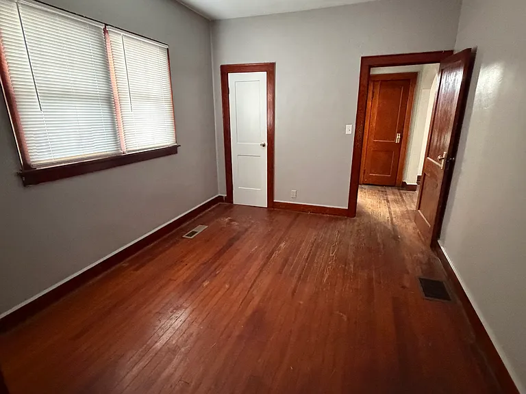 1405 Henning Ave — Photo 4