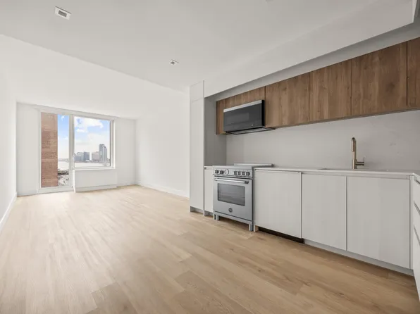 644 East 14th Street image 1 of 15