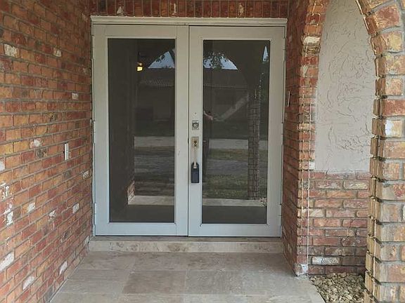 2nd image of 11003 Glenwood Dr