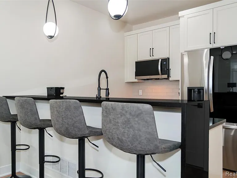 1174 Smart Town Dr — Photo 2