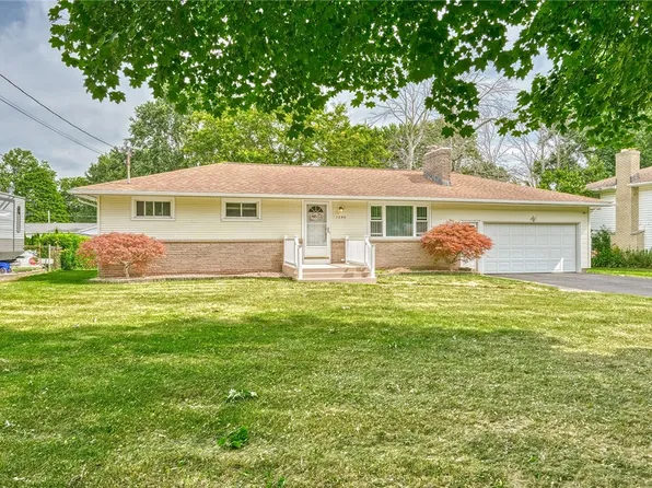 1286 Weiland Rd, Rochester, NY 14626