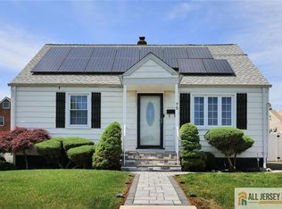 75 Strawberry Hill Ave, Woodbridge, NJ 07095