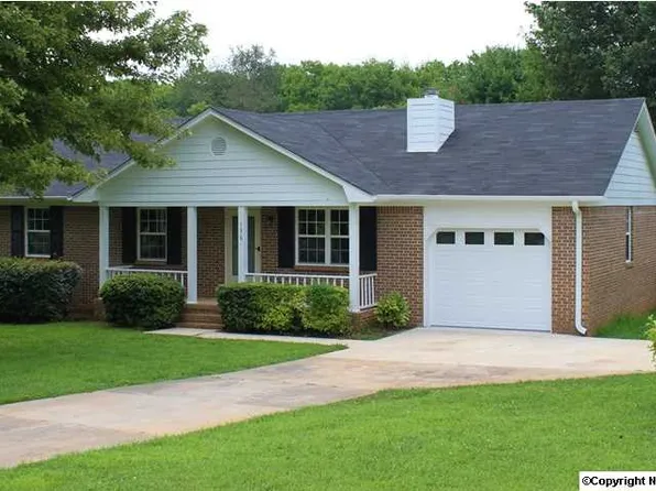 136 Colby Dr, Huntsville, AL 35810