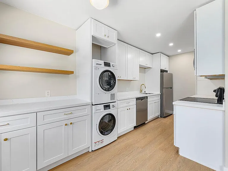 3020 E 3rd St #9 — Photo 2
