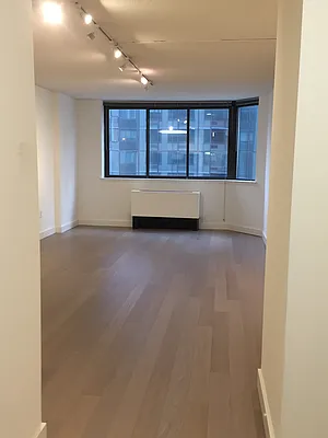Rented by 280 Park Avenue South Realty | media 27