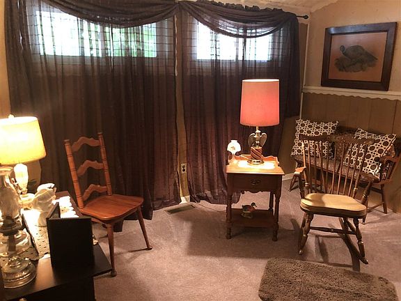 2nd image of 122 Suzie Ln