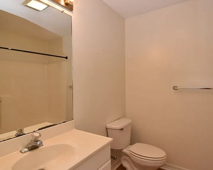 207 N Homer St — Photo 9