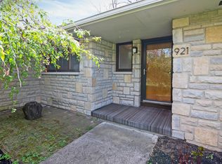 921 Clover Dr, Columbus, OH 43235