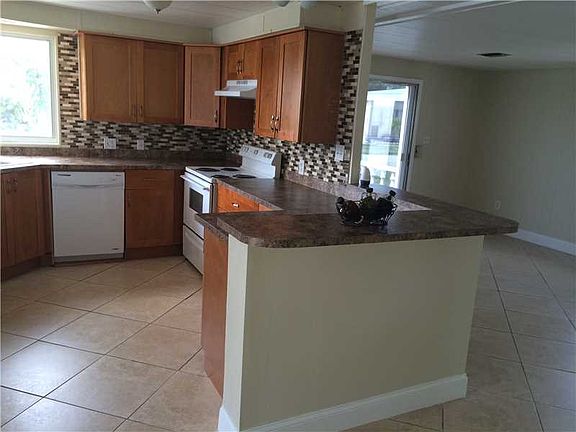 5th image of 5230 SW 22nd Ter