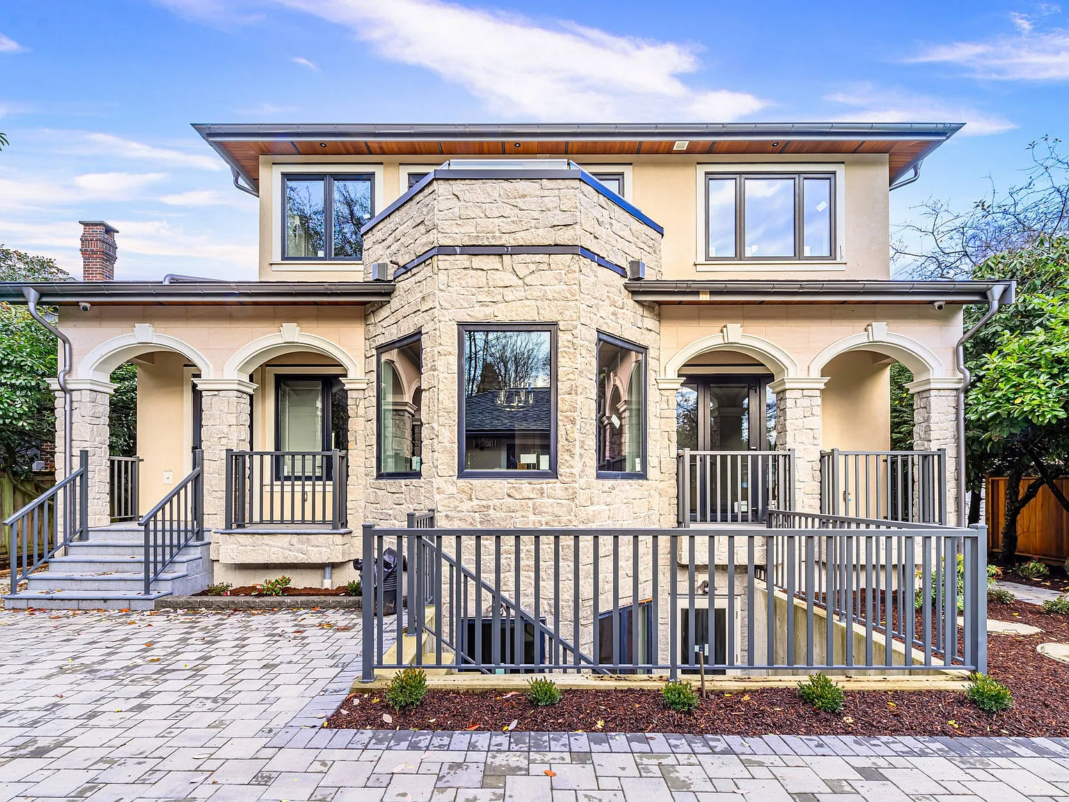6 bed, 4500 sqft, $10,000 — Photo 2