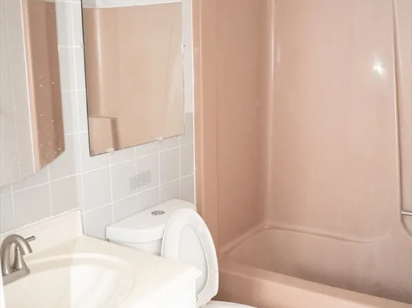 9 Wrentham St, Dorchester Center, MA 02124