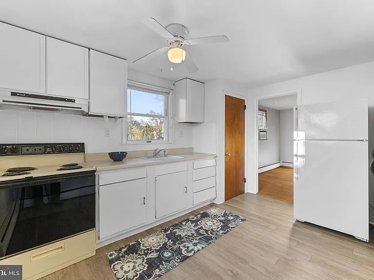 225 Pershing Ave #A — Photo 11
