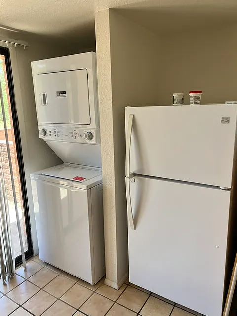 2 bed, 1.5 bath, $1,050 — Photo 3