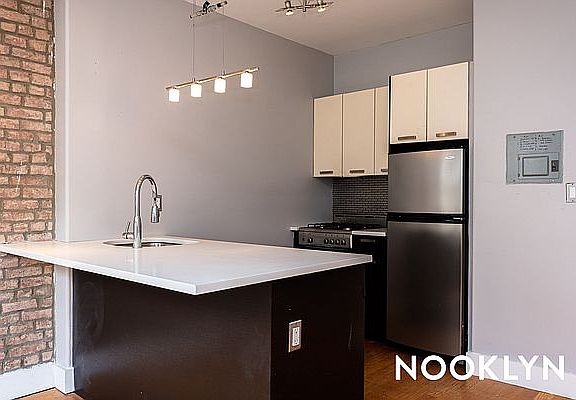 4th image of 171 Rogers Ave #3U