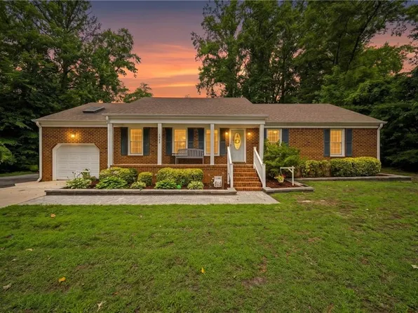 1345 Oak Ridge Dr, Chesapeake, VA 23322