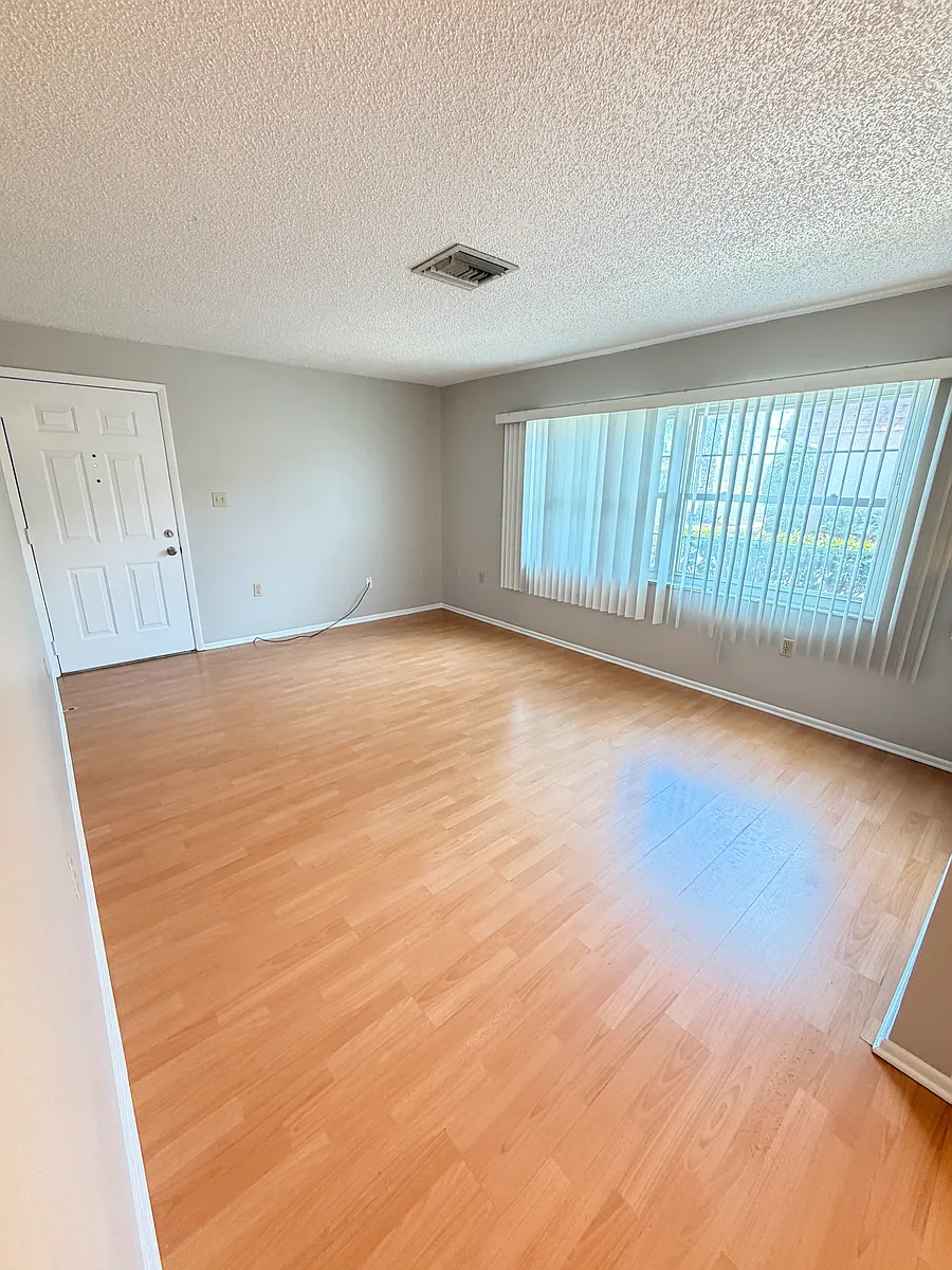 Building Photo - 6051 Chesham Dr #8