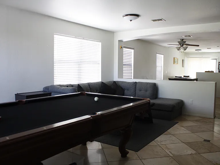 2817 W Silver Creek Ln — Photo 2