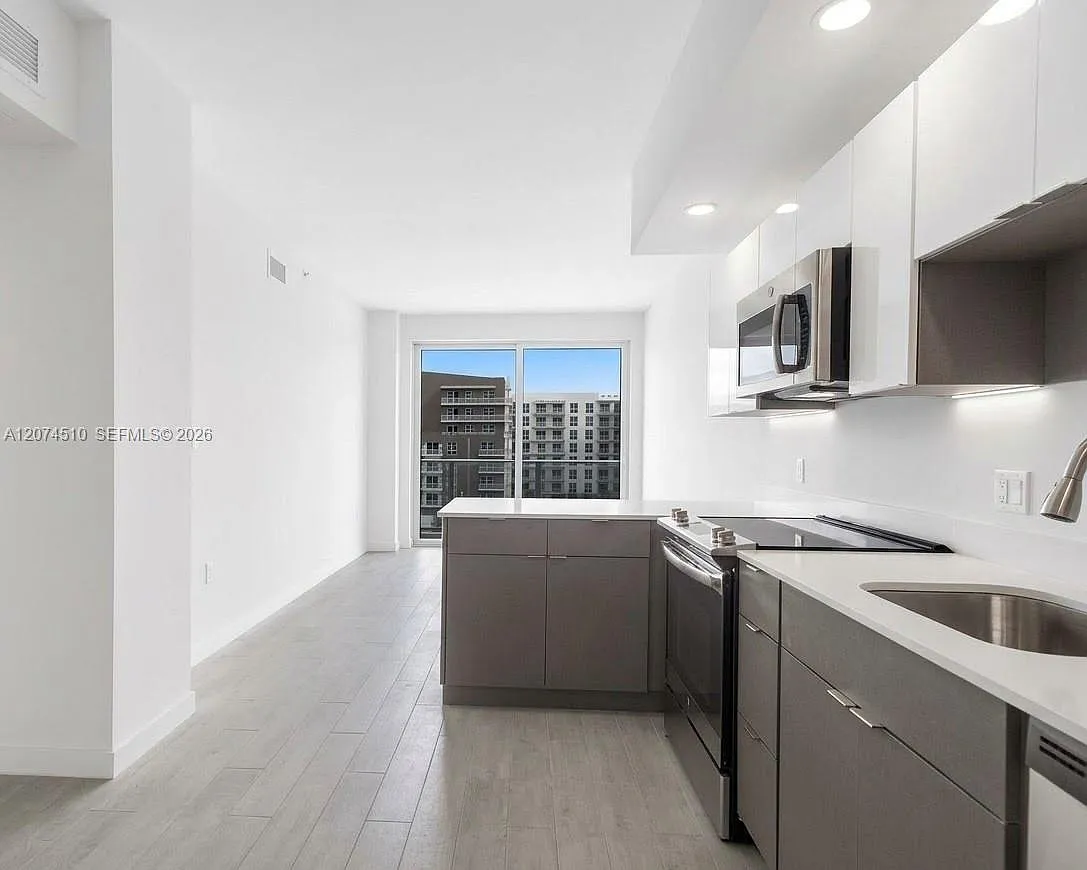 26 Edgewater Condo — Photo 2