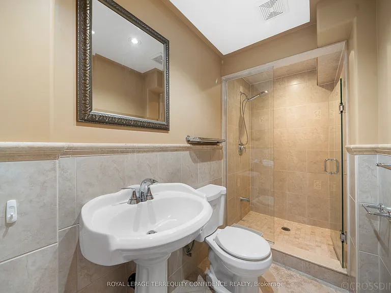131 Laurelhurst Cres — Photo 29