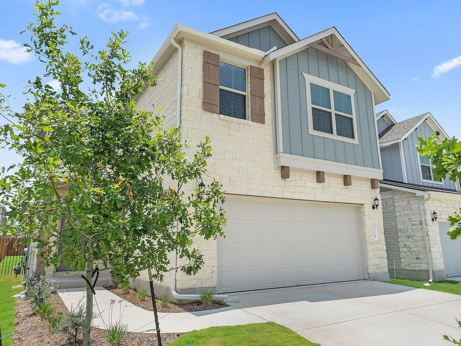 4 bed, 3.0 bath, 2405 sqft, $2,500 — Photo 2