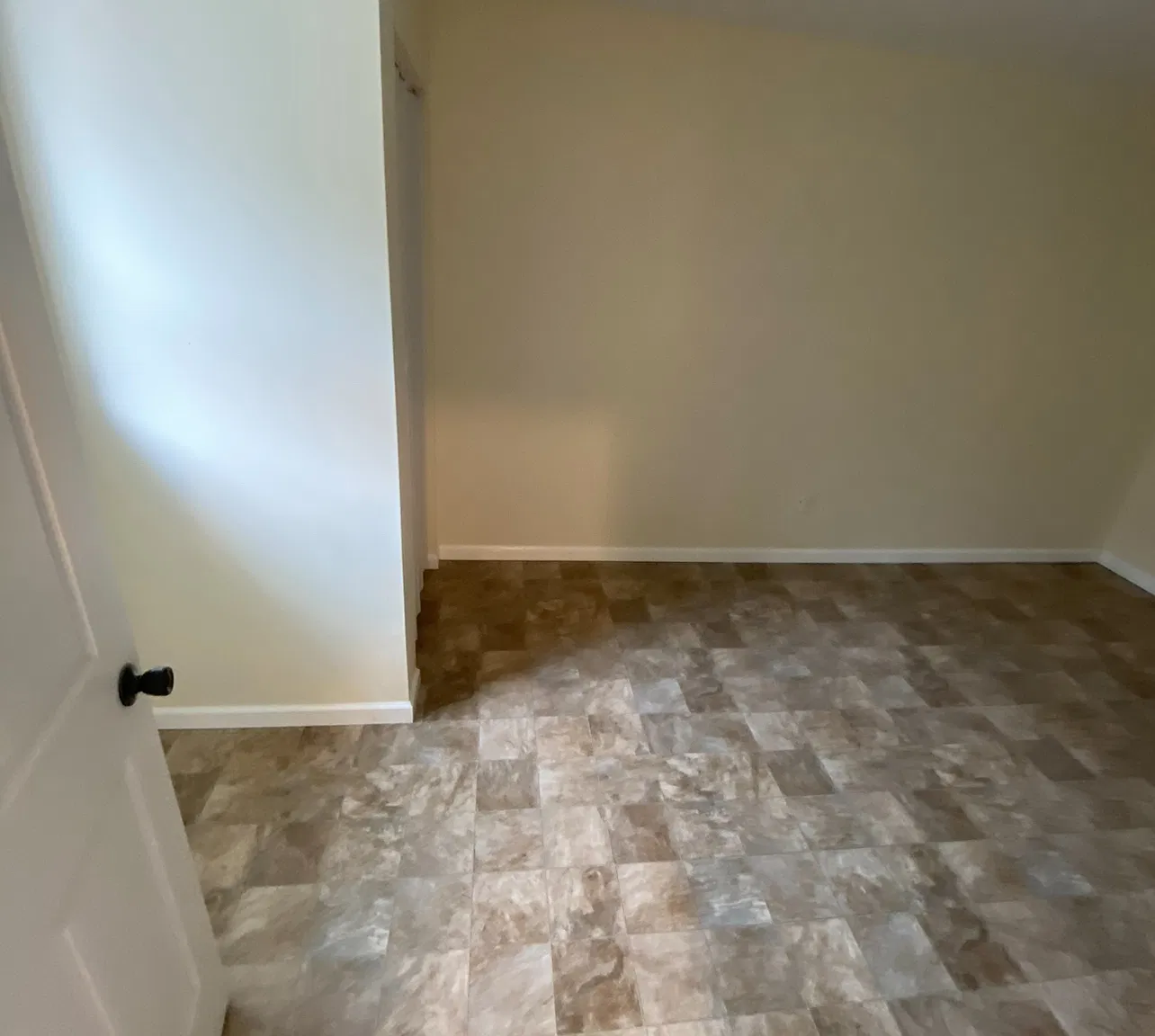 1 bed, 900 sqft, $1,350 — Photo 4