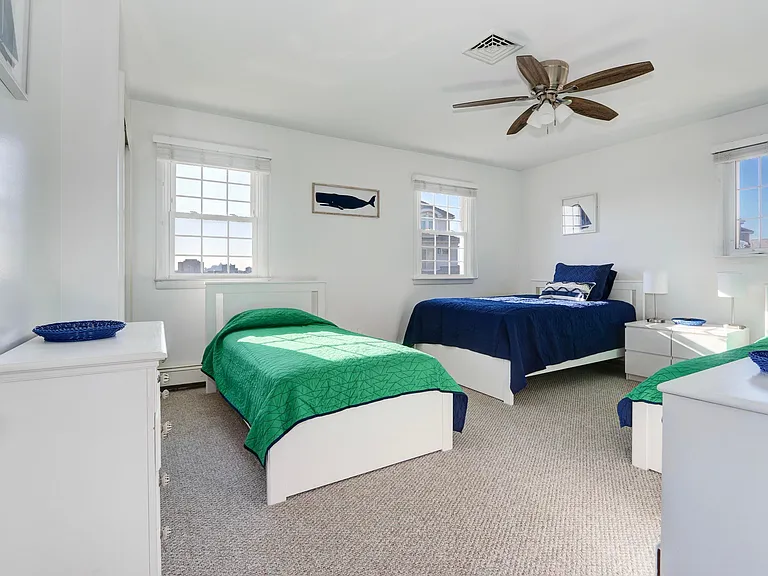 29 Ocean Dr W — Photo 27