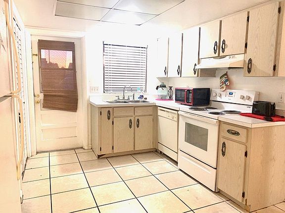 3rd image of 1017 Bonnie Lou Dr #1017