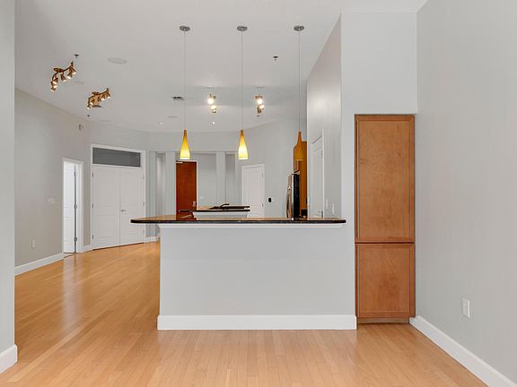 3rd image of 151 E Washington St Penthouse 3C