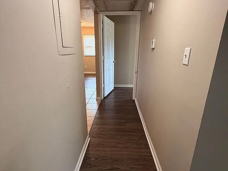 440 E Madison St — Photo 4