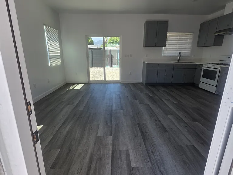 Crestview Ave — Photo 18