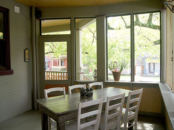 screened porch off kitchen