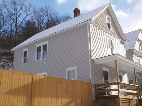 717 15th St, Franklin, PA 16323