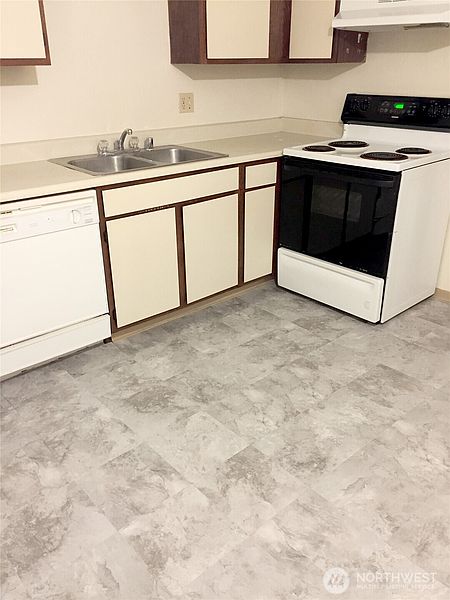3rd image of 34005 1st Circle S