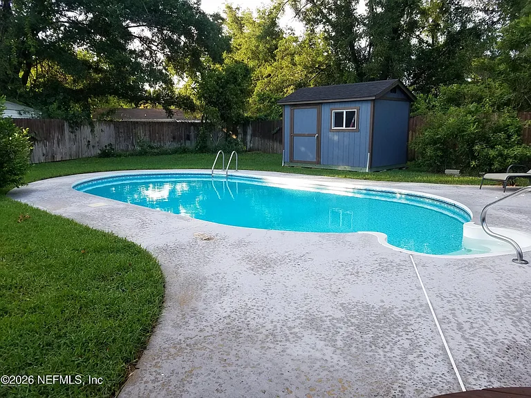 2384 Stonebridge Dr — Photo 2