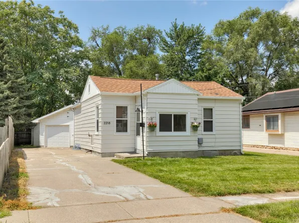 2218 E 21st St, Des Moines, IA 50317