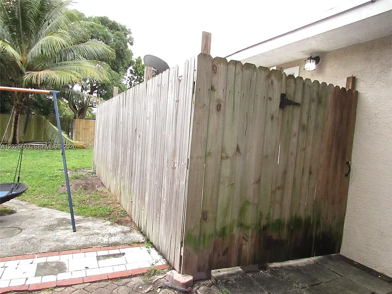 2230 SW 50th Ter #2 — Photo 9