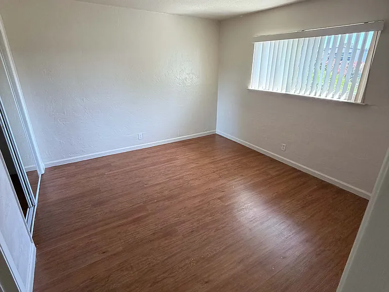 Country Garden Apartments — Photo 8