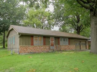 12820 13th St, Grandview, MO 64030