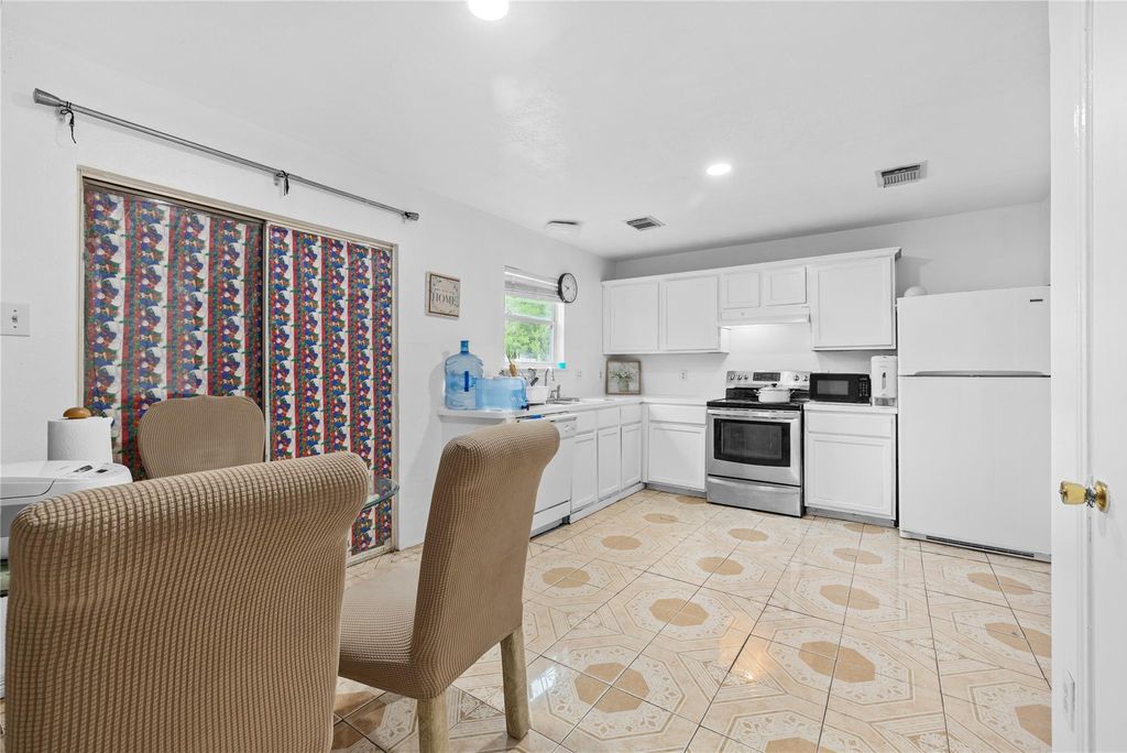 8302 Beech Park Dr, Houston, TX - View 6