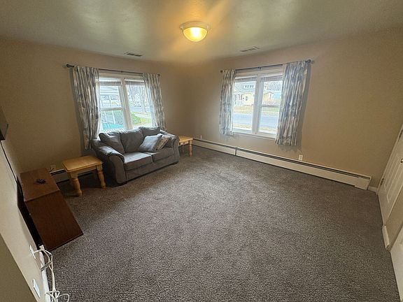 4th image of 18 Alderson Ave #1