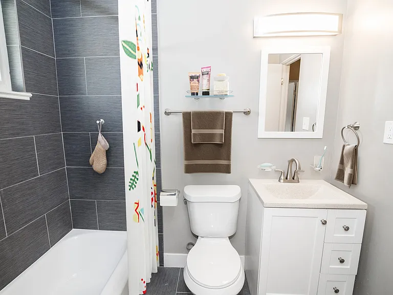 Clay Street Apartments — Photo 4