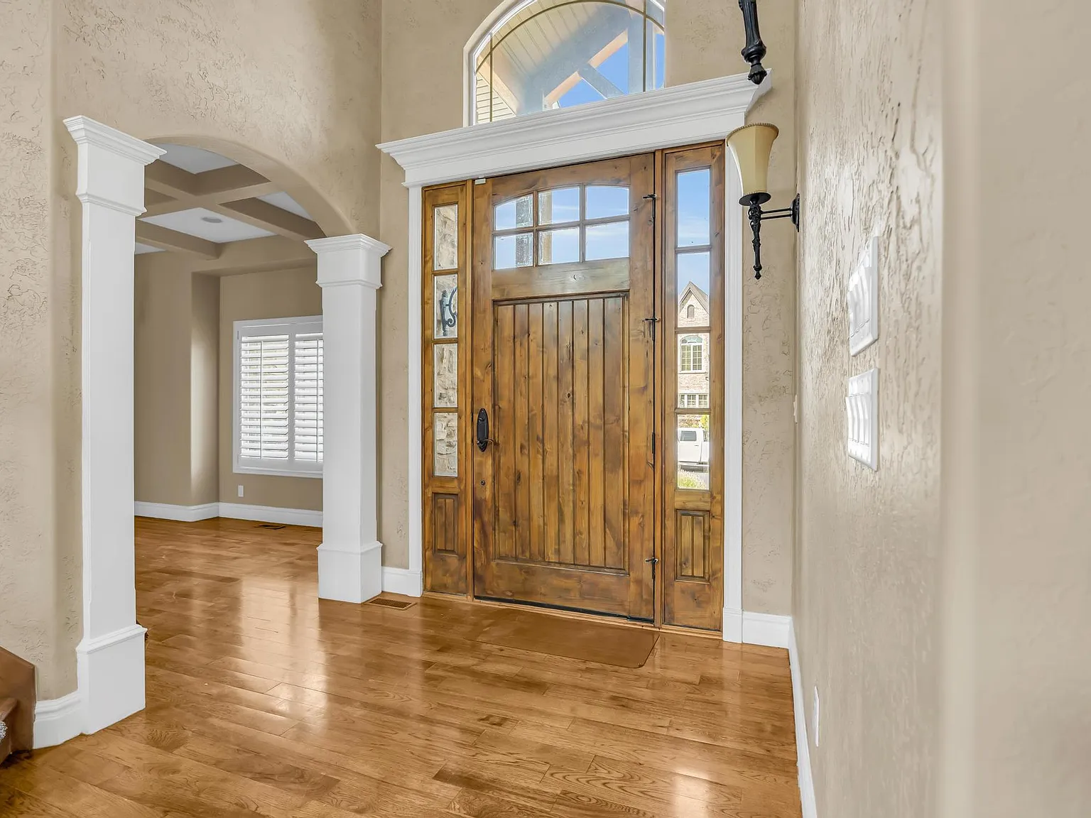 5 bed, 3.5 bath, 4500 sqft, $4,500 — Photo 2